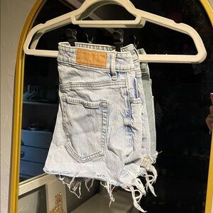 PacSun Light Wash High-Rise Stretch Denim Shorts – Size 25